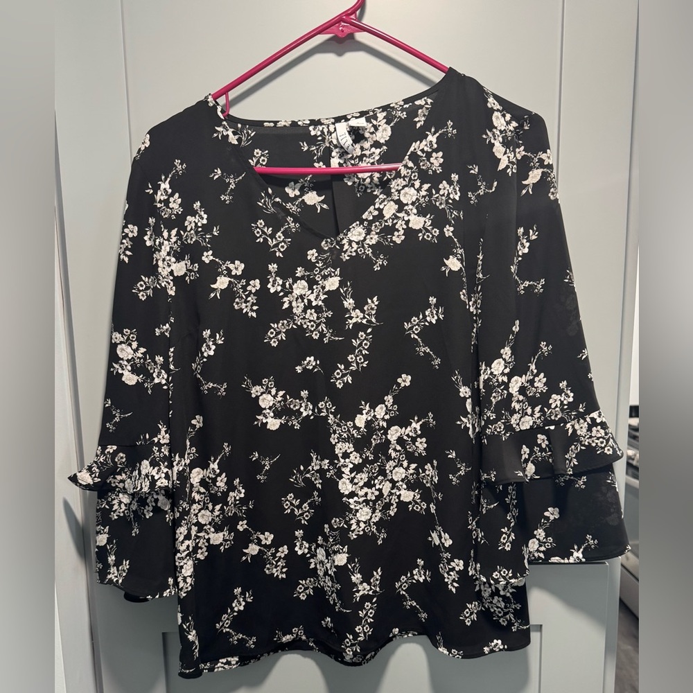 Elle Black and White Floral Blouse